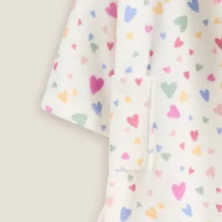 Albornoz infantil de algodón con estampado corazones Toli