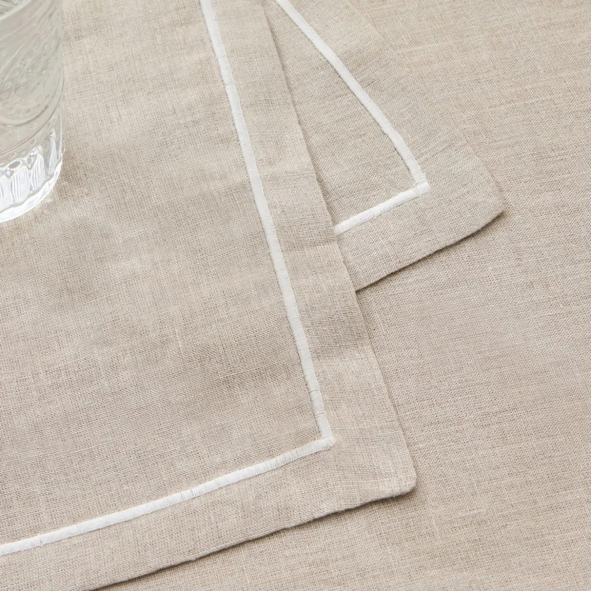 Mantel de lino natural con festón bordado Lin