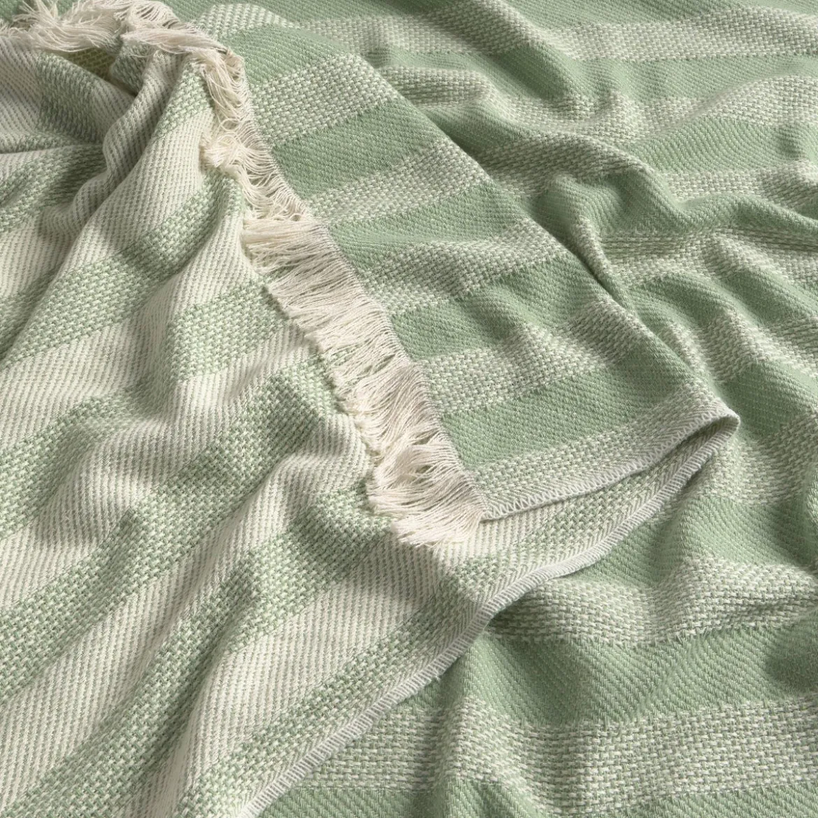 Plaid de rayas tejidas verde con flecos Primpla