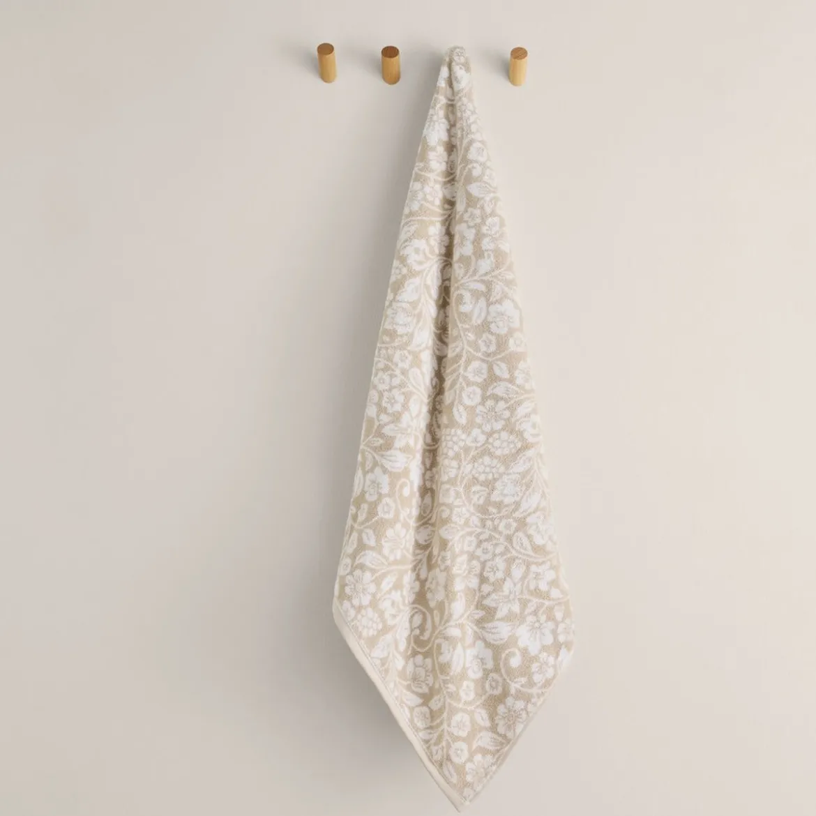 Toalla de baño algodón jacquard floral Medflo